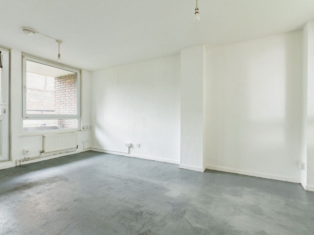 1 bed flat for sale in Dickens Lane, London N18, £220,000 Zoopla