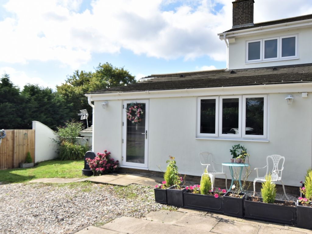 1 bed to rent in Pebmarsh Road, Colne Engaine CO6, £875 pcm