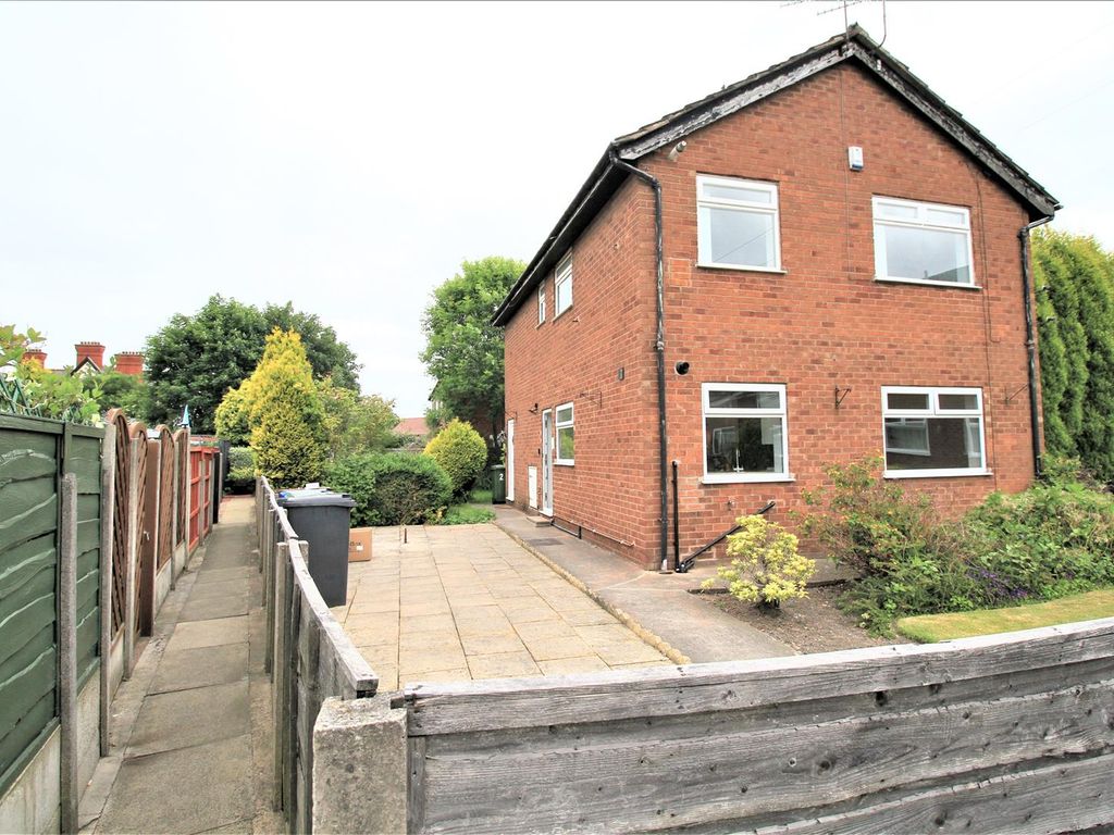 2 bed flat to rent in Carter Close, Denton, Manchester M34 Zoopla