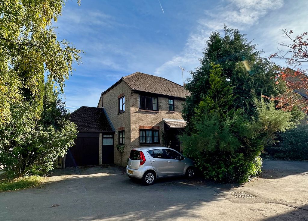 4 bed detached house for sale in Robert Sparrow Gardens, Crowmarsh