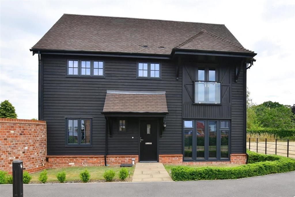 3 bed semidetached house for sale in Blossom Way, Marden, Tonbridge