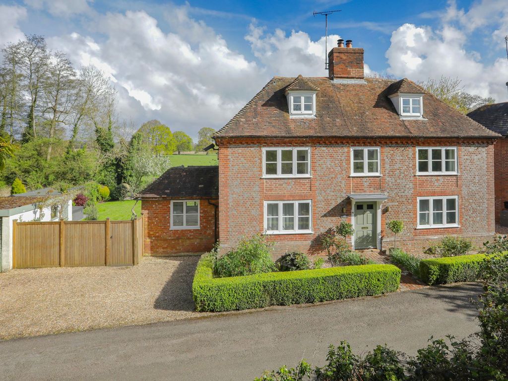 4 bed detached house for sale in Ball Lane, Kennington TN25, £800,000