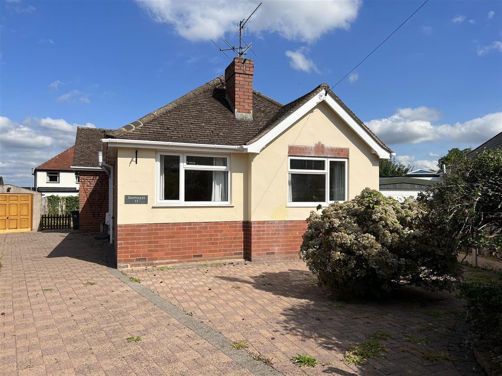 3 bed detached bungalow for sale in Hayslan Green, Malvern WR14, £