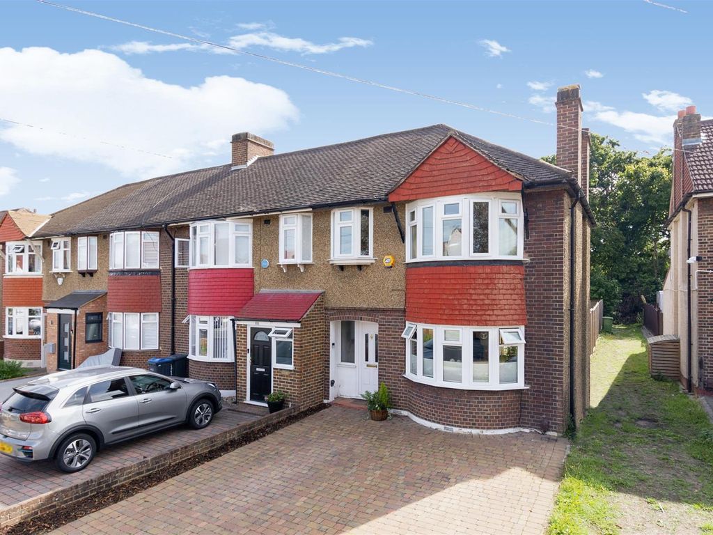 3 bed end terrace house for sale in Hillcross Avenue, Morden SM4, £635,000 Zoopla