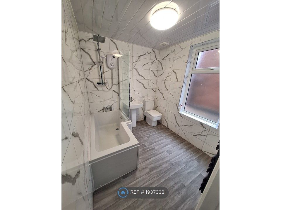 1 bed flat to rent in Chorley Old Road, Bolton BL1, £750 pcm Zoopla