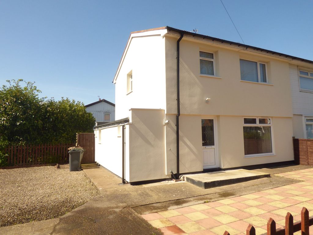 3 bed semidetached house for sale in Goathland Avenue, Forest Hall
