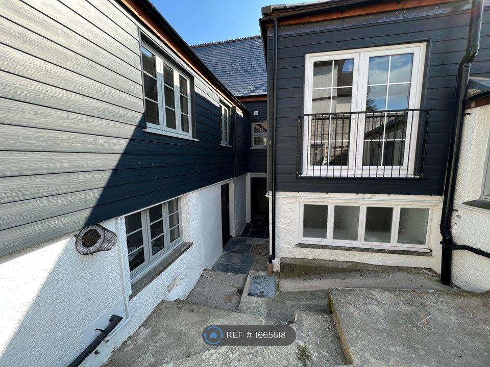 2 bed terraced house to rent in High Cross Street, St.Austell PL25 Zoopla