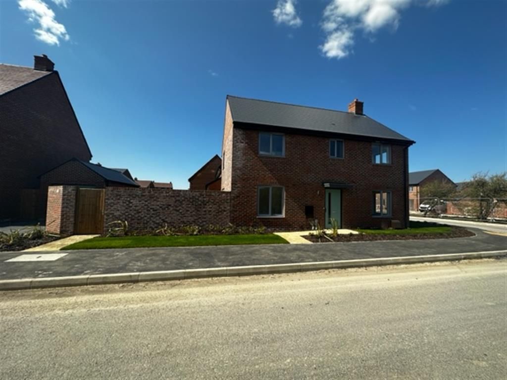 4 bed detached house to rent in Atkins Way, Weston Turville, Aylesbury