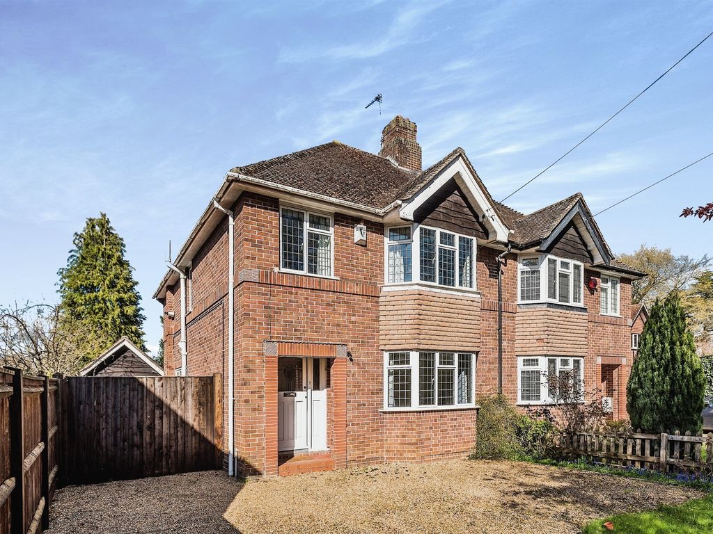 3 bed semidetached house for sale in Burlington Crescent, Headington