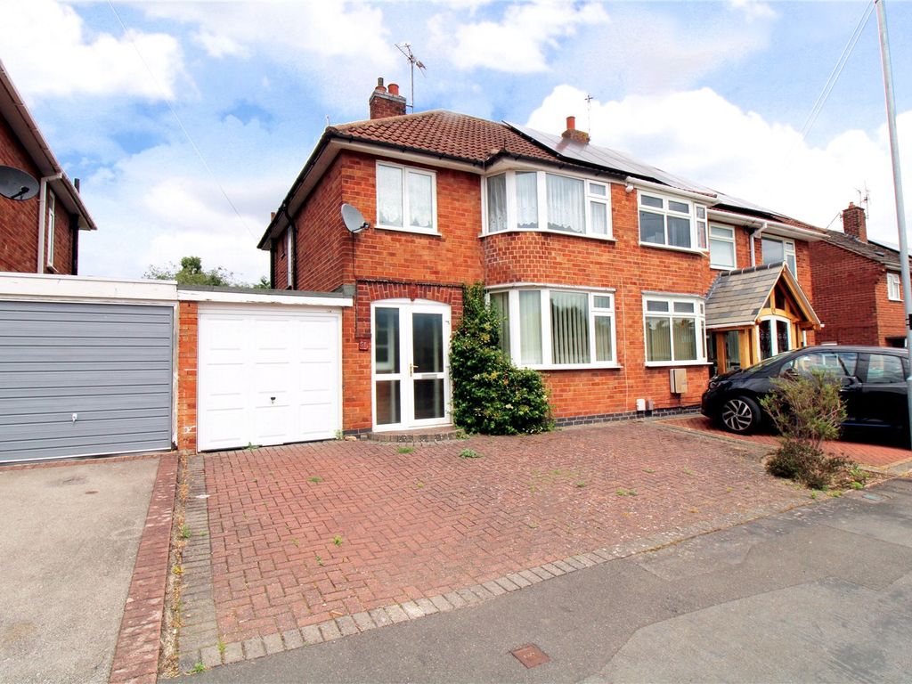 3 bed semidetached house for sale in Queens Road, Blaby, Leicester