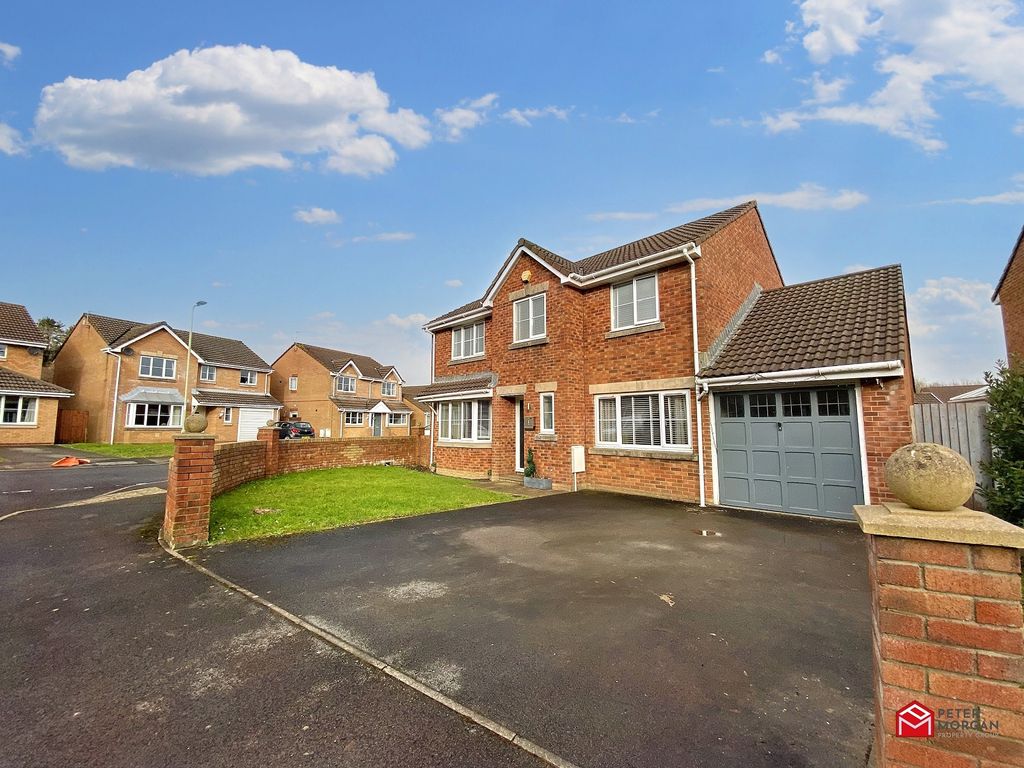 5 bed detached house for sale in Swn Yr Adar, PenYFai, Bridgend