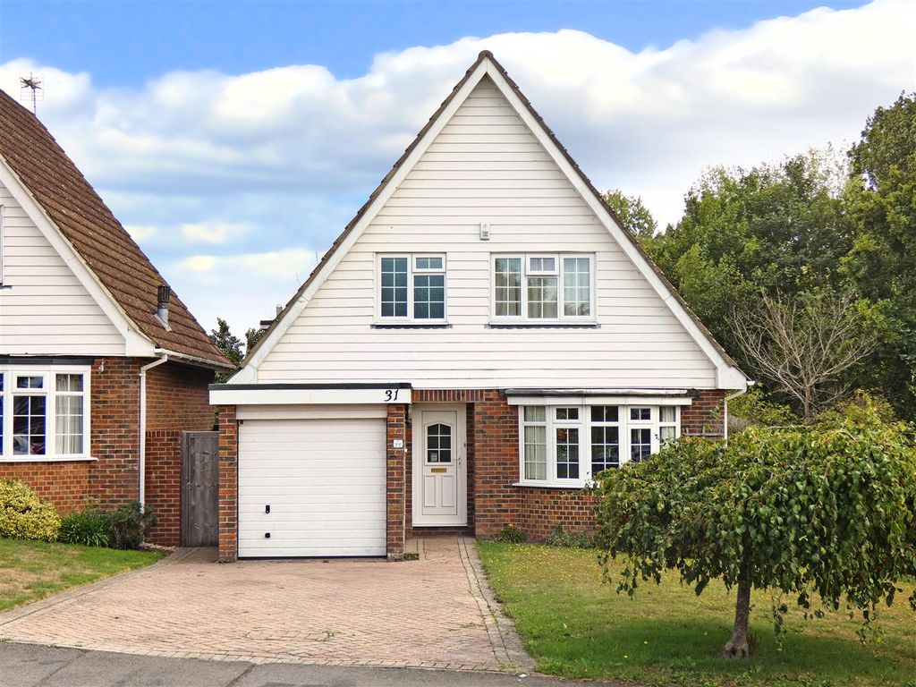 3 bed property for sale in Merryfield Crescent, Angmering
