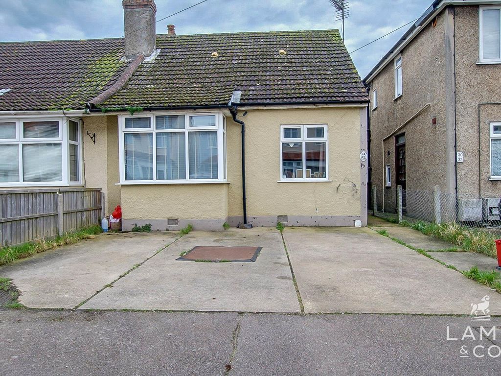 2 bed semidetached bungalow for sale in Beaumont Avenue, ClactonOnSea CO15, £134,000 Zoopla