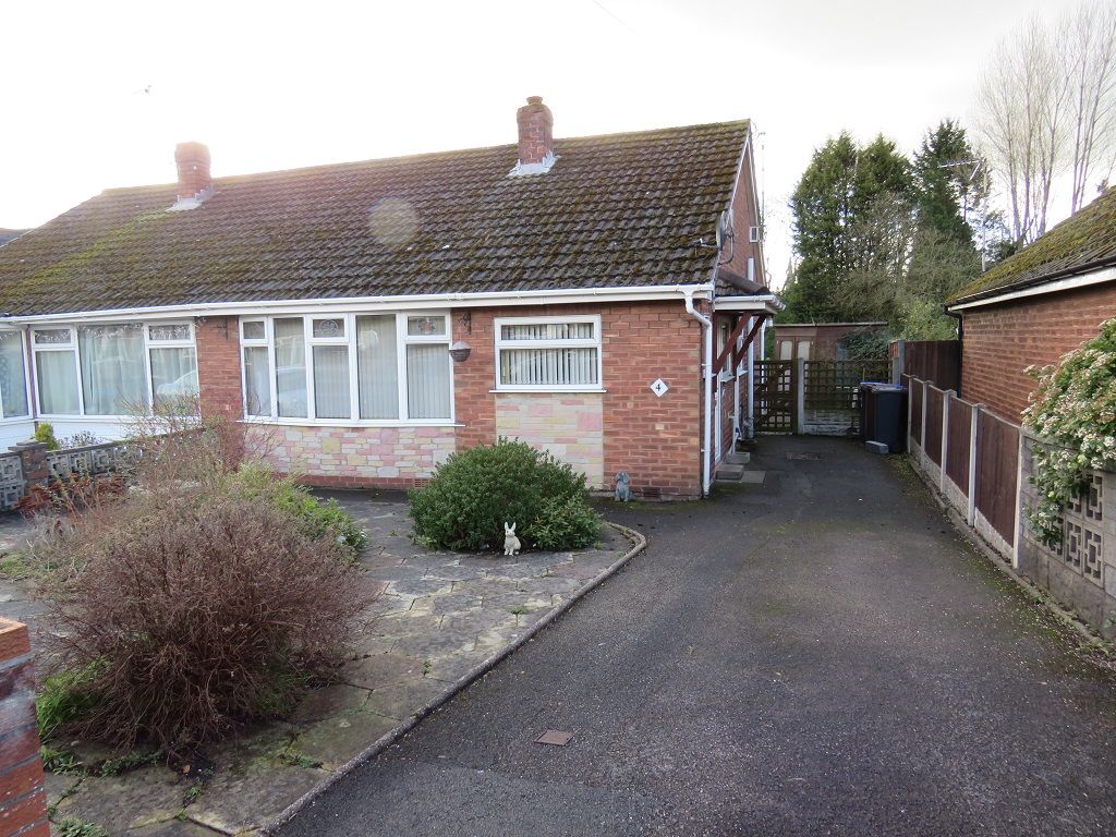 2 bed semidetached bungalow to rent in Silverstone Avenue, Cheadle