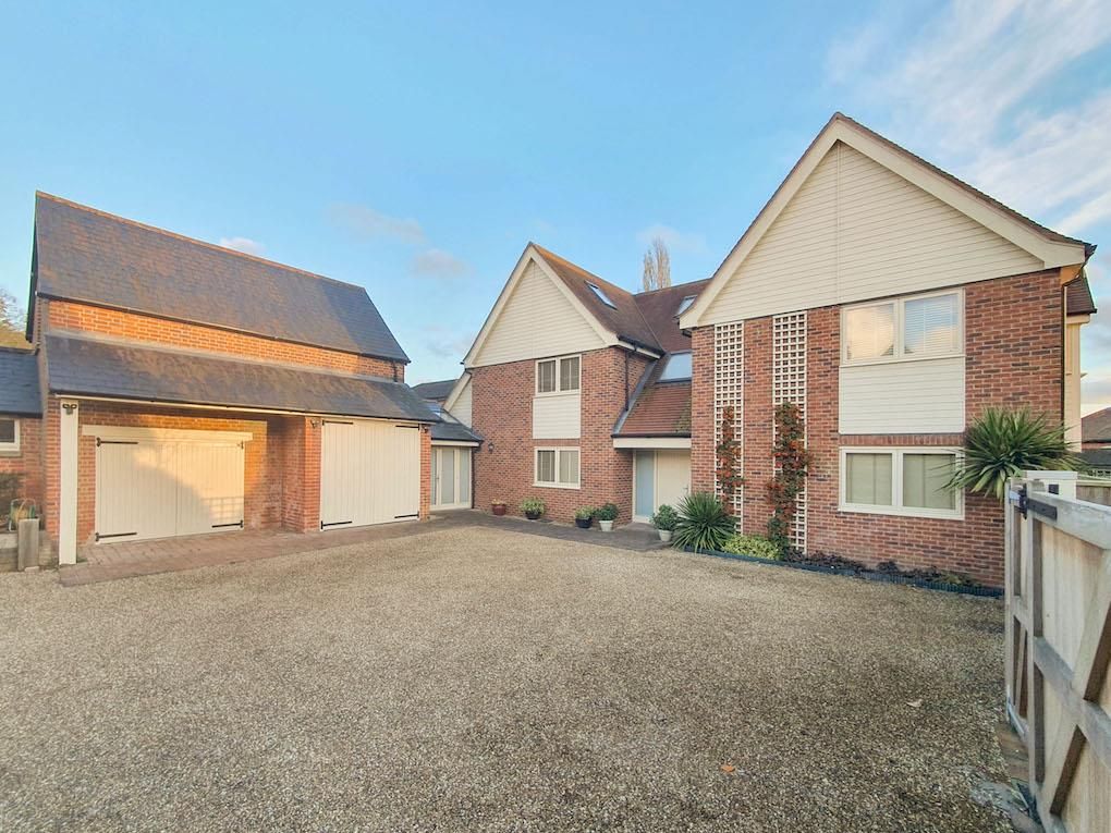 5 bed detached house for sale in Plough Lane, Shiplake Cross, HenleyOn