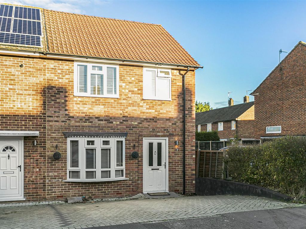 3 bed end terrace house for sale in Bentley Road, Hertford SG14, £