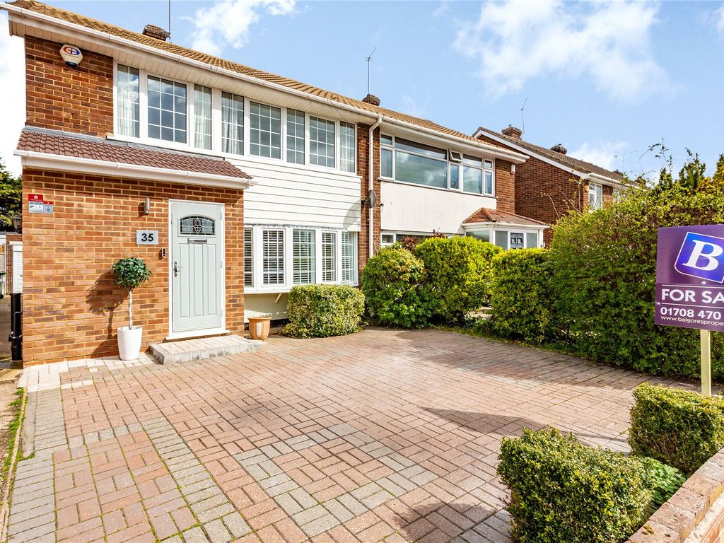 3 bed semidetached house for sale in Hedingham Road, Hornchurch RM11
