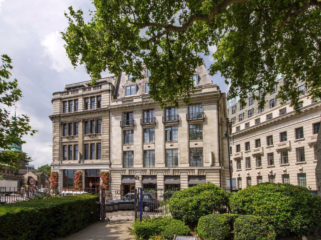 1 bed flat to rent in Trinity Square, London EC3N Zoopla