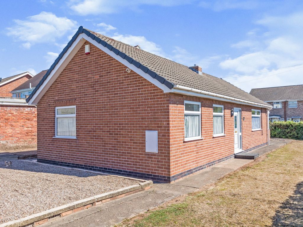 2 bed bungalow for sale in Willoughby Avenue, Long Eaton, Nottingham