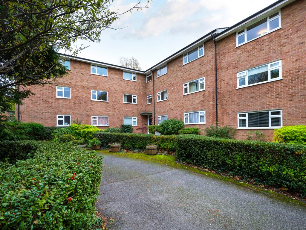 2 bed flat for sale in Palmerston Court, Lovelace Gardens, Surbiton KT6