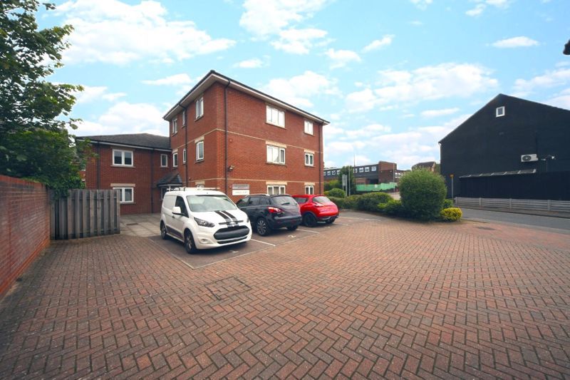 1 bed flat to rent in Empress Road, Leagrave, Luton LU3, £1,200 pcm Zoopla