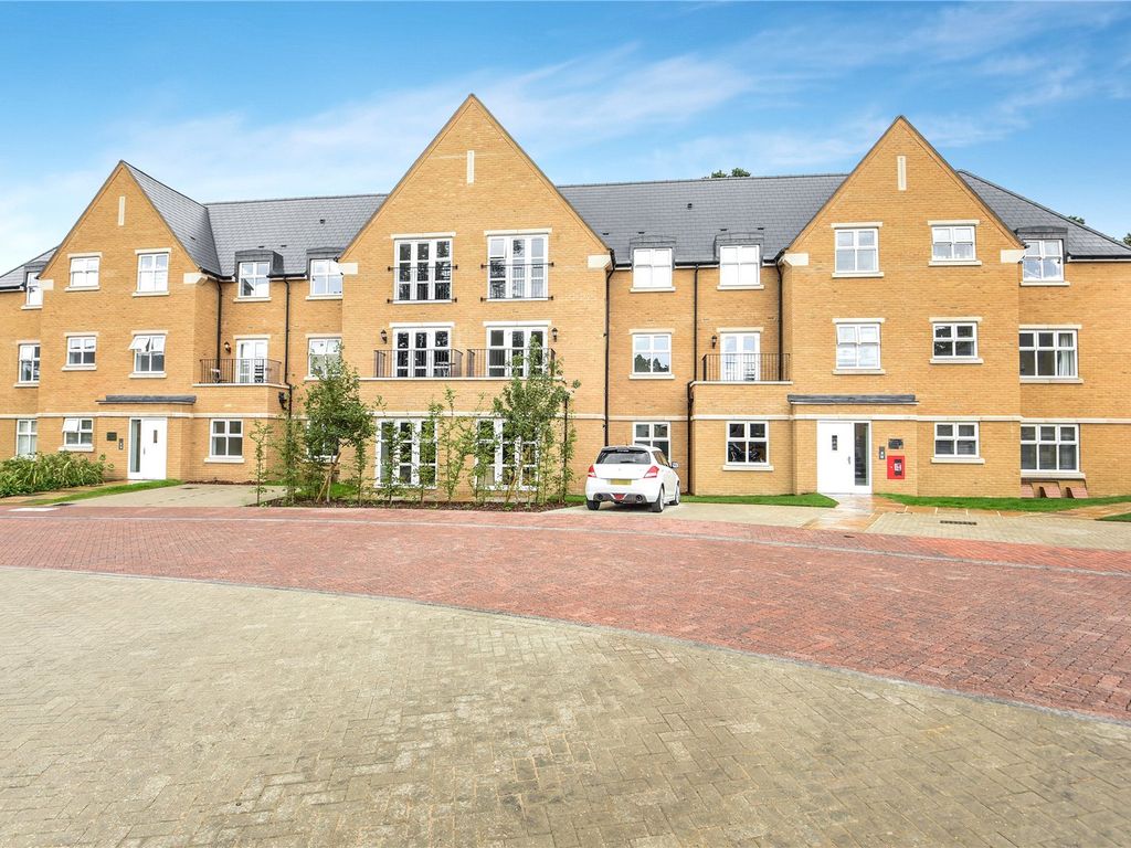 2 bed flat for sale in Chambord House, Queenswood Crescent, Egham