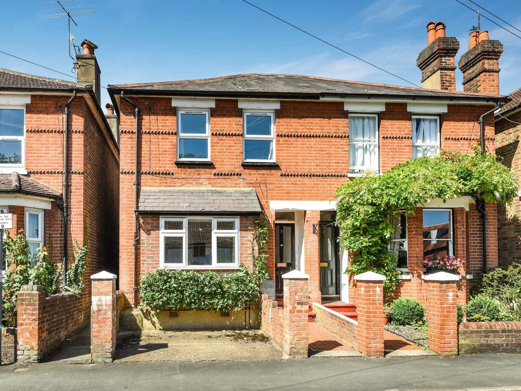 4 bed semidetached house to rent in Bray Road, Guildford GU2 Zoopla