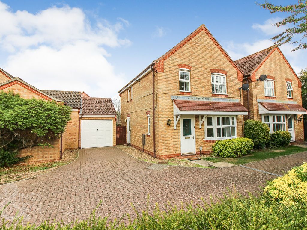 3 bed detached house for sale in Hawthorn Close, Diss IP22 Zoopla