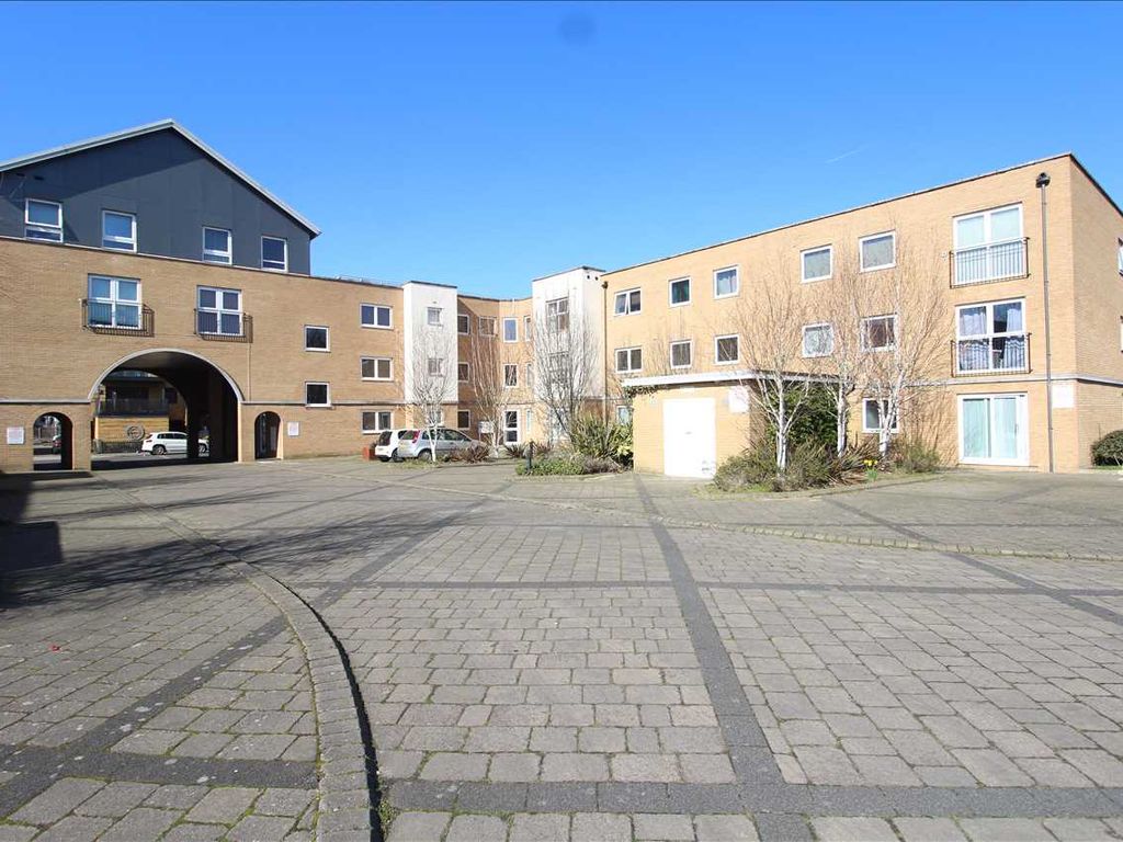 2 bed flat for sale in Kenway, SouthendOnSea SS2 Zoopla