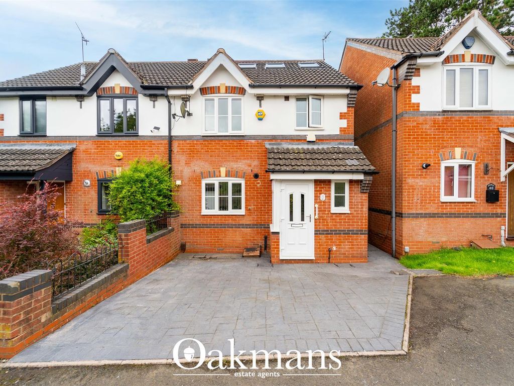 4 bed semidetached house for sale in Forsythia Close, Northfield
