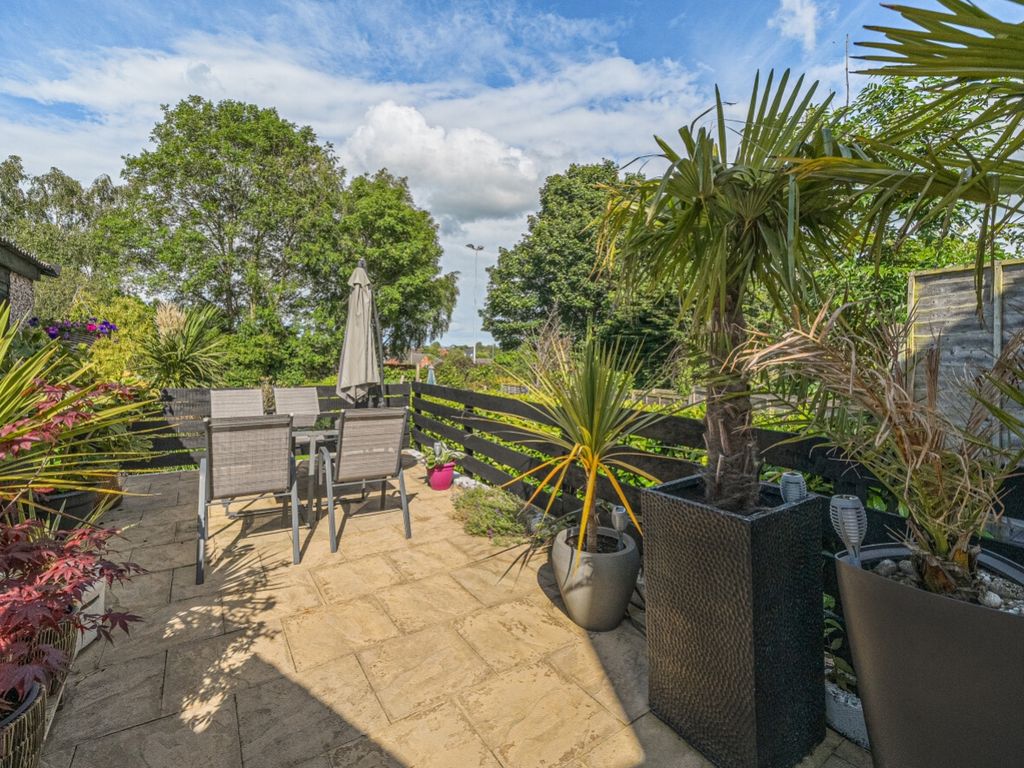 2 bed semidetached house for sale in Olive Grove, Harrogate HG1, £