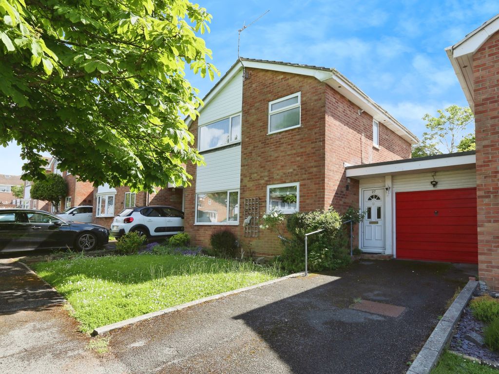 3 bed link detached house for sale in Lower Swanwick Road, Swanwick, Southampton, Hampshire SO31