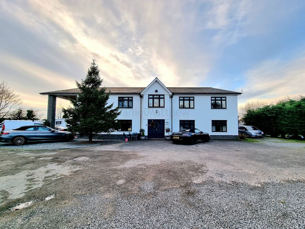 10 bed detached house for sale in Port Road, Rhoose, Barry CF62, £