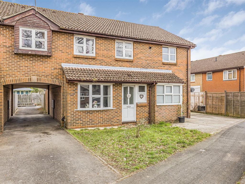 4 bed mews house for sale in Amethyst Grove, Waterlooville, Hampshire