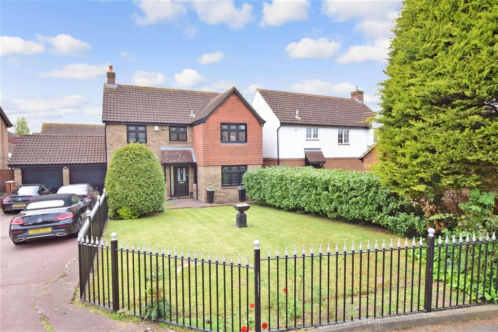 4 bed detached house for sale in Peel Place, Clayhall, Ilford, Essex