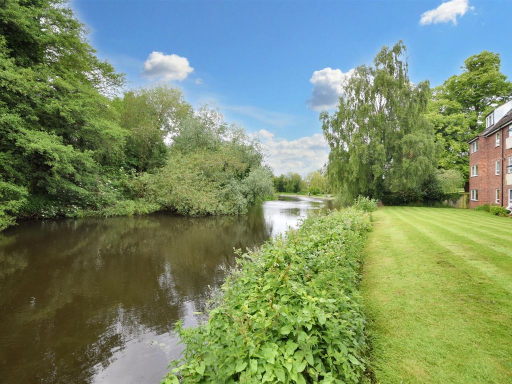 2 bed flat for sale in St. Martins Close, Norwich NR3, £180,000 Zoopla