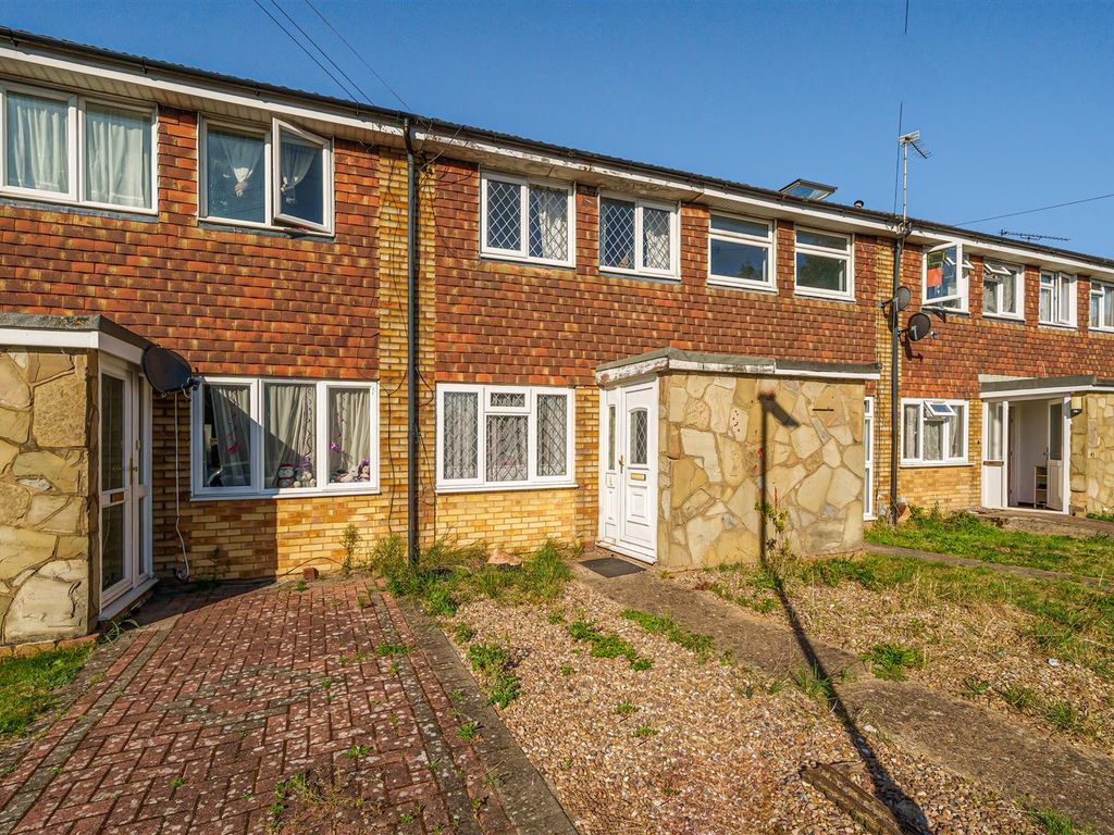 2 bed terraced house for sale in Cleave Avenue, Hayes UB3, £400,000