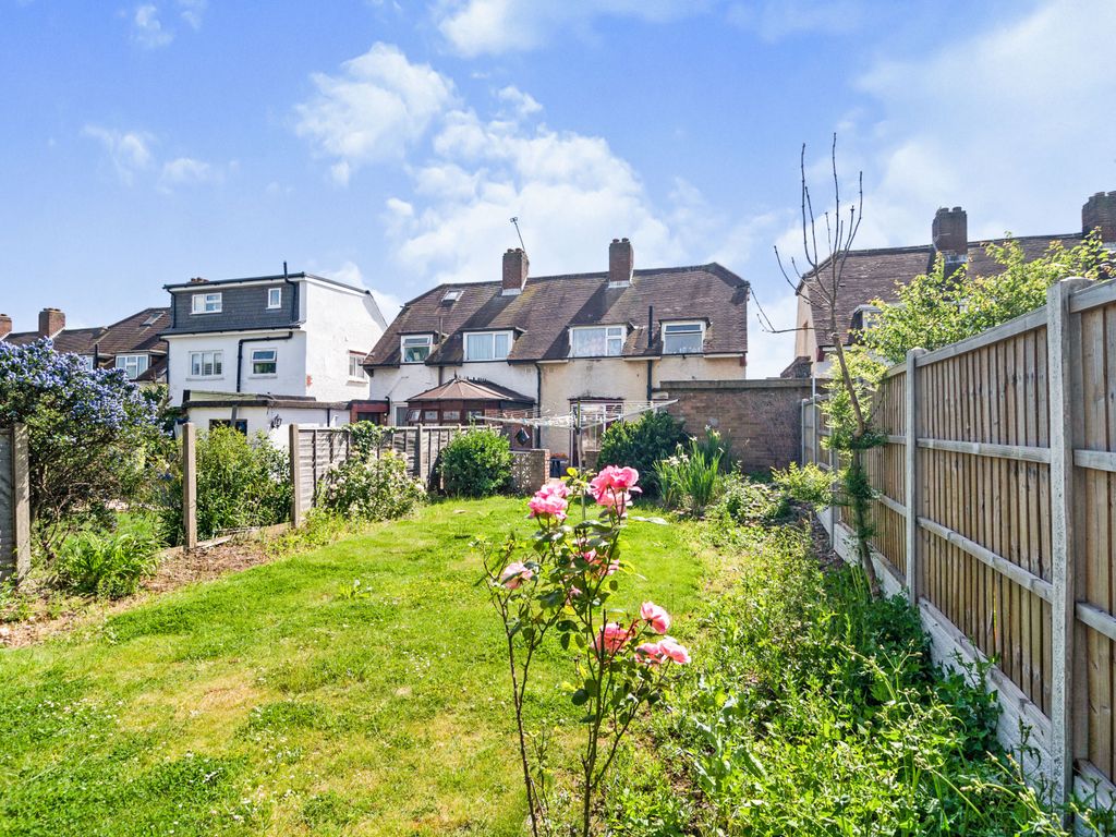 3 bed semidetached house for sale in Robin Close, Collier Row, Romford RM5 Zoopla