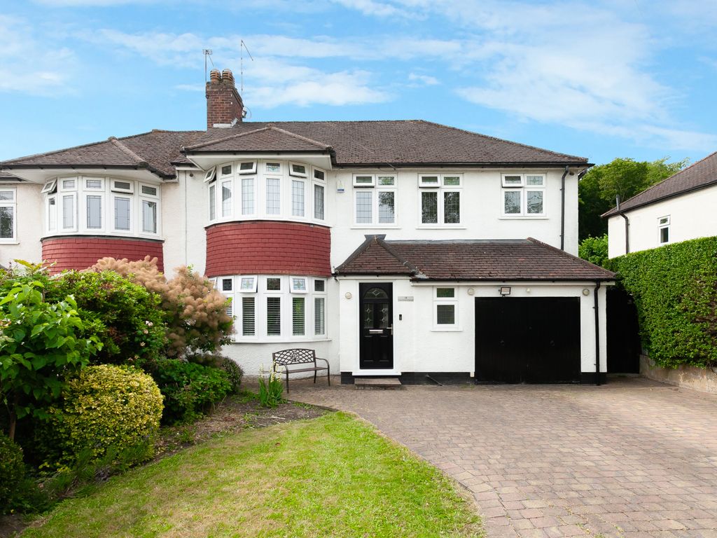 4 bed semidetached house for sale in Courtland Avenue, North Chingford