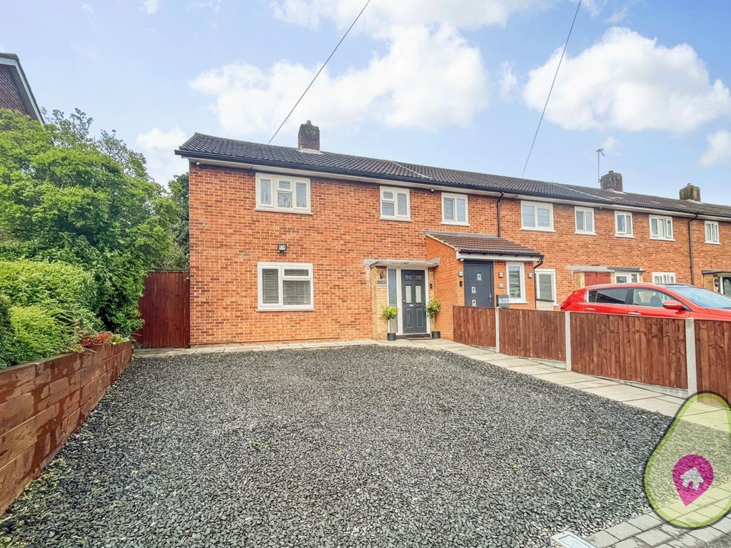 2 bed end terrace house for sale in Barclay Crescent, Stevenage
