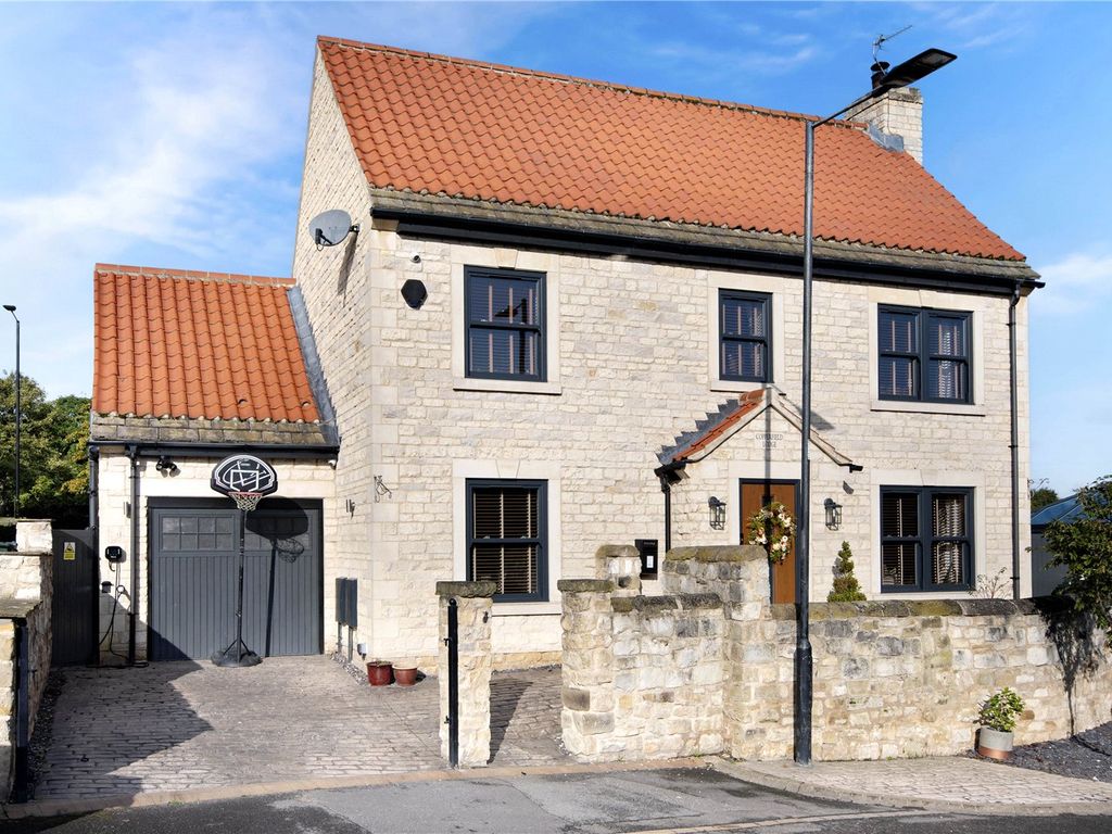 4 bed detached house for sale in Manor Rise, Wadworth, Doncaster, South