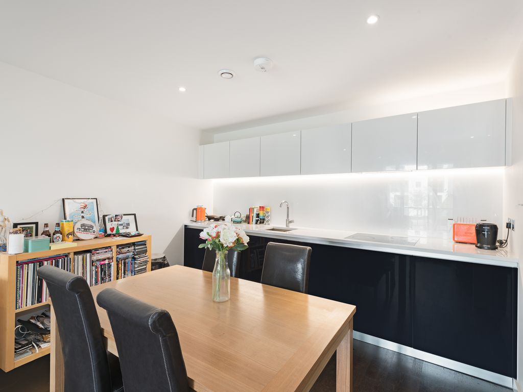 1 bed flat to rent in Turner House, Pump House Crescent, Kew Bridge, Brentford TW8 Zoopla