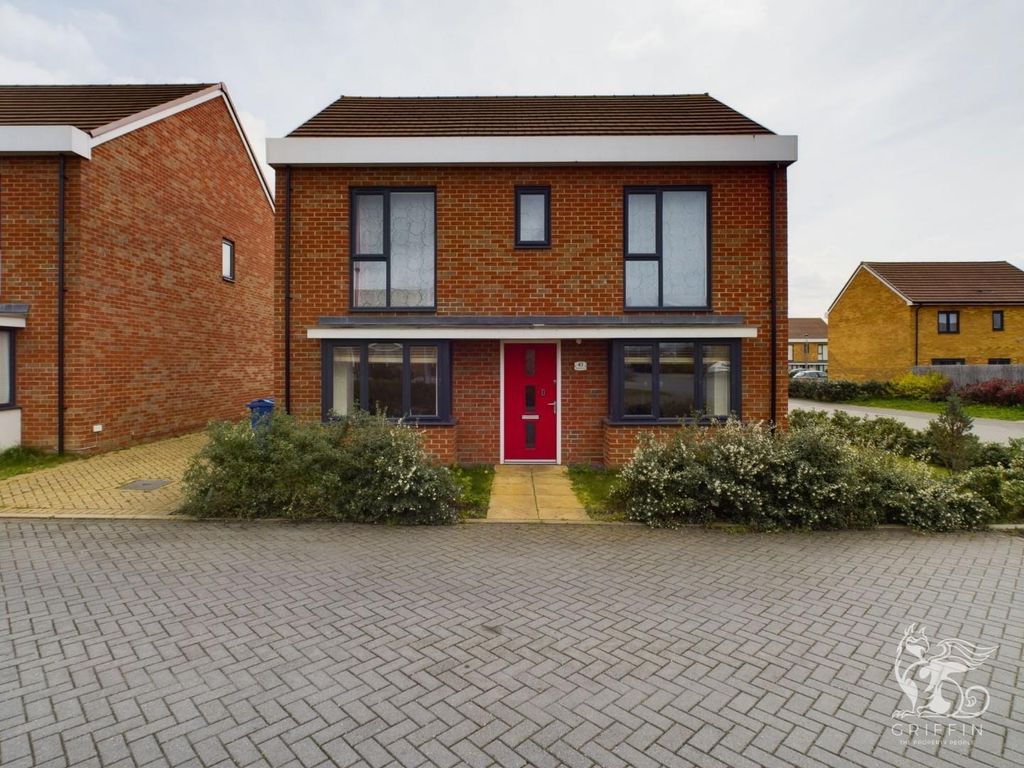 4 bed detached house for sale in Sanderling Close, East Tilbury