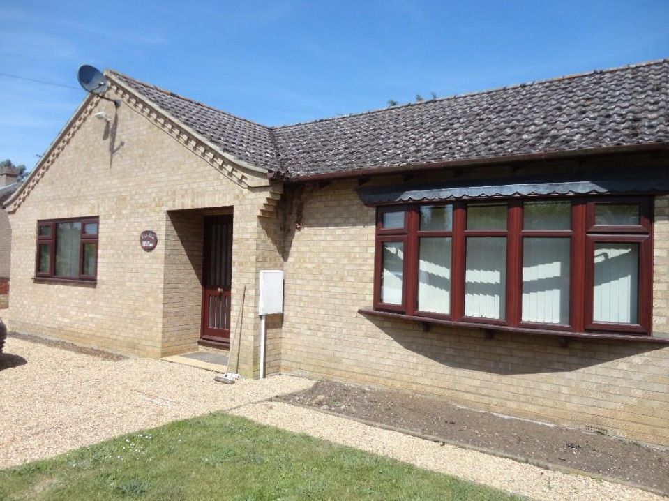 4 bed detached bungalow to rent in Drift Road, Lakenheath, Brandon IP27