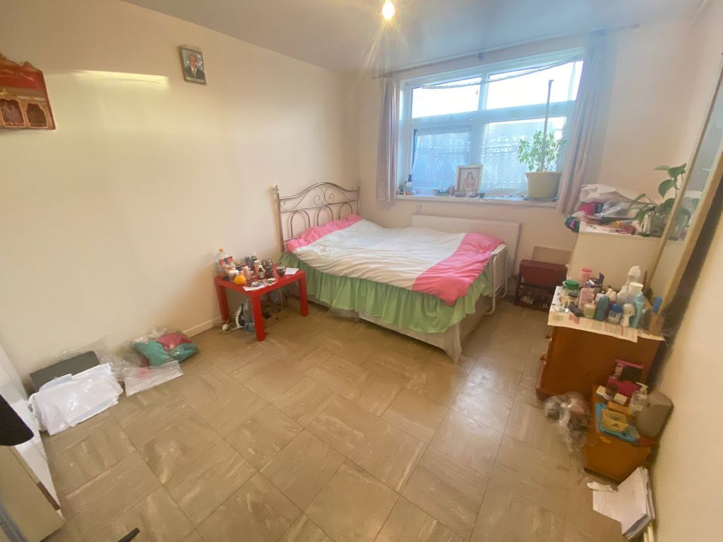 Morton Walk, New Humberstone, Leicester LE5  