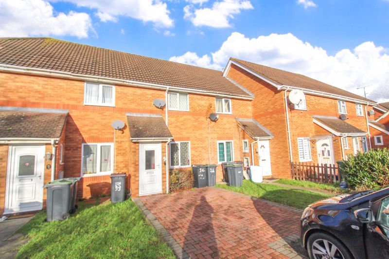 2 bed terraced house for sale in Leafield, Luton LU3 - Zoopla