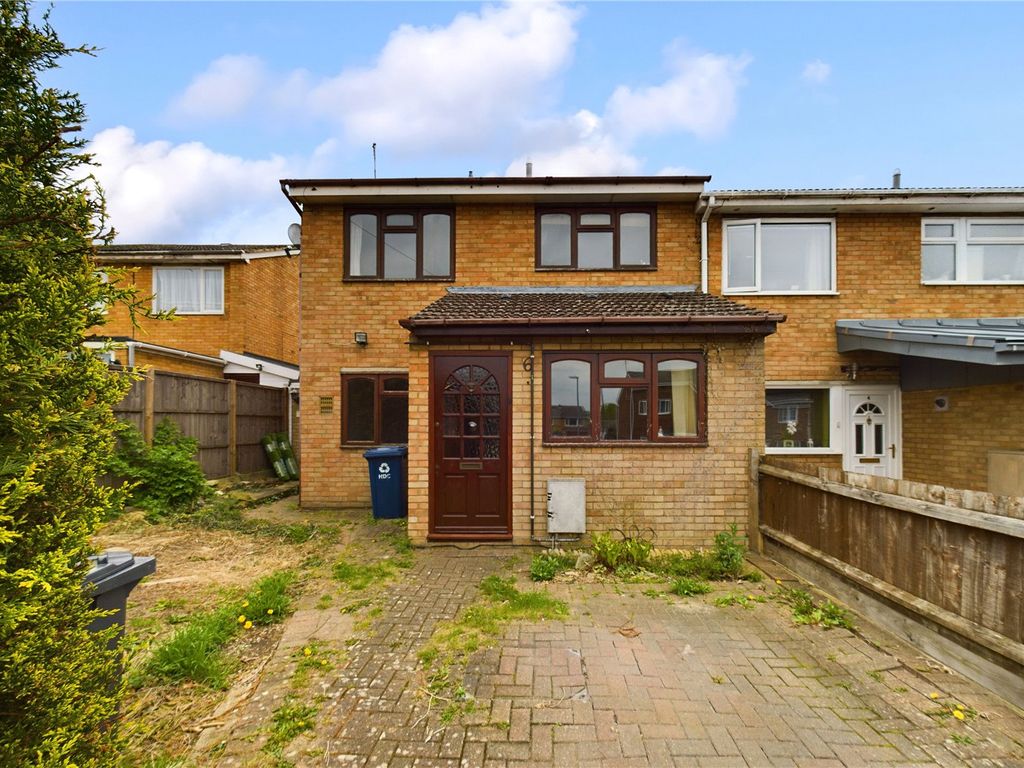 3 bed end terrace house for sale in Meadow How, St. Ives