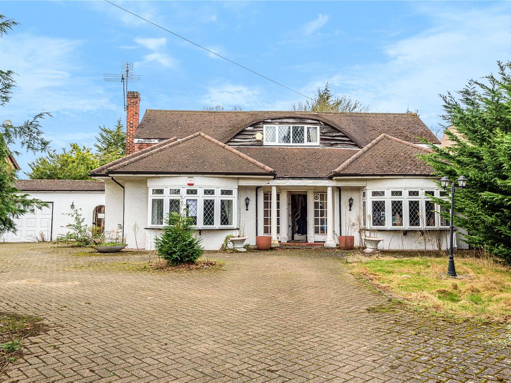 3 bed detached house for sale in Long Lane, Ickenham, Uxbridge UB10