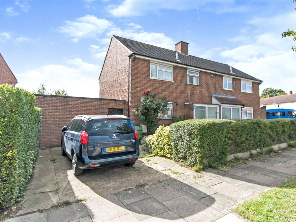 3 bed semidetached house for sale in Halifax Road, Ipswich, Suffolk