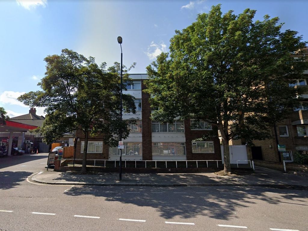 2 bed flat to rent in Plumstead High Street, London SE18 Zoopla